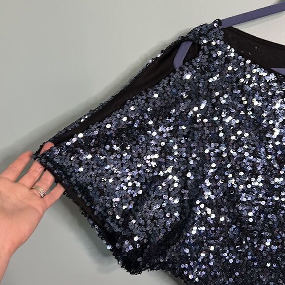 Cache Cold Shoulder Sequin Dress - Picture 2 of 8